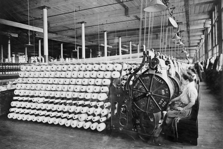 Women working in textile machines